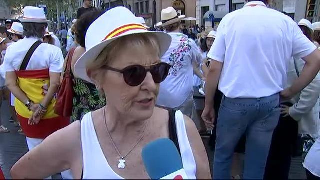 La tensión entre constitucionalistas e independentistas, presente también en los homenajes
