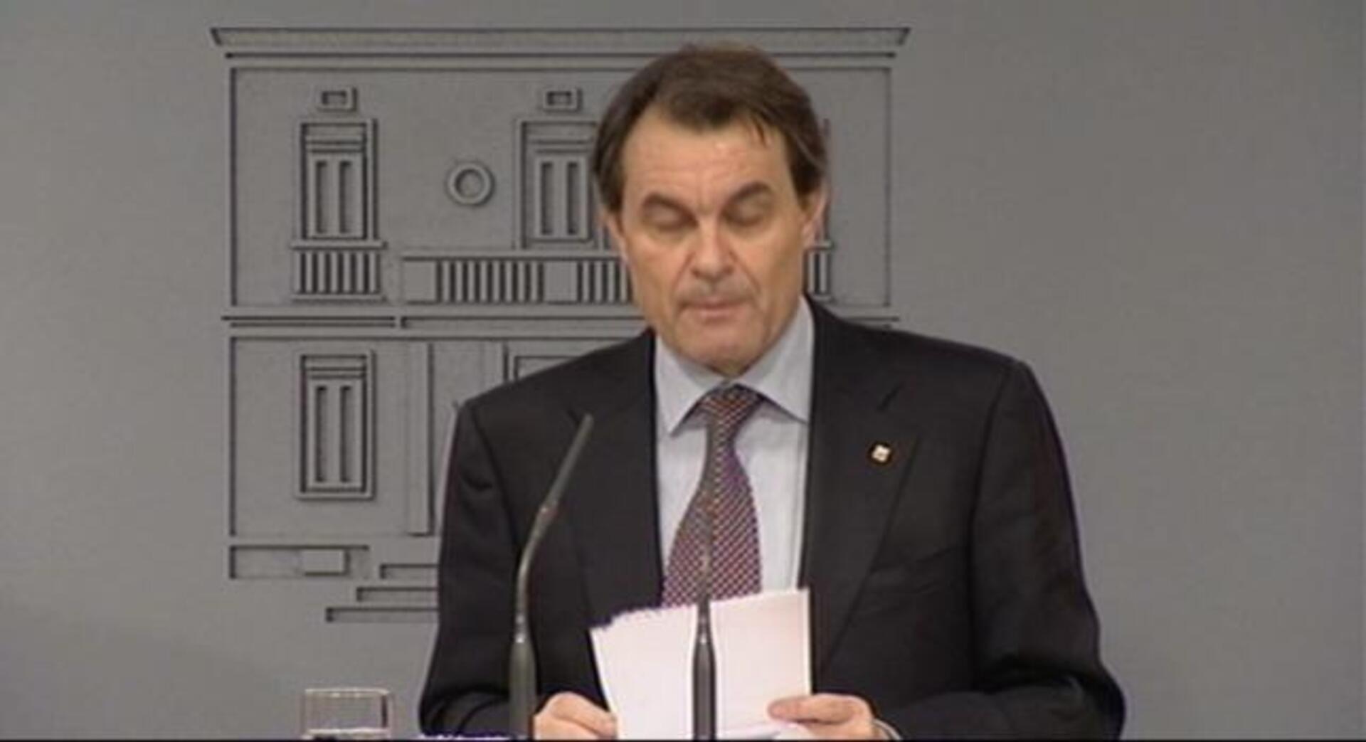 Zapatero deja a Mas seguir endeudándose para salvar 2011