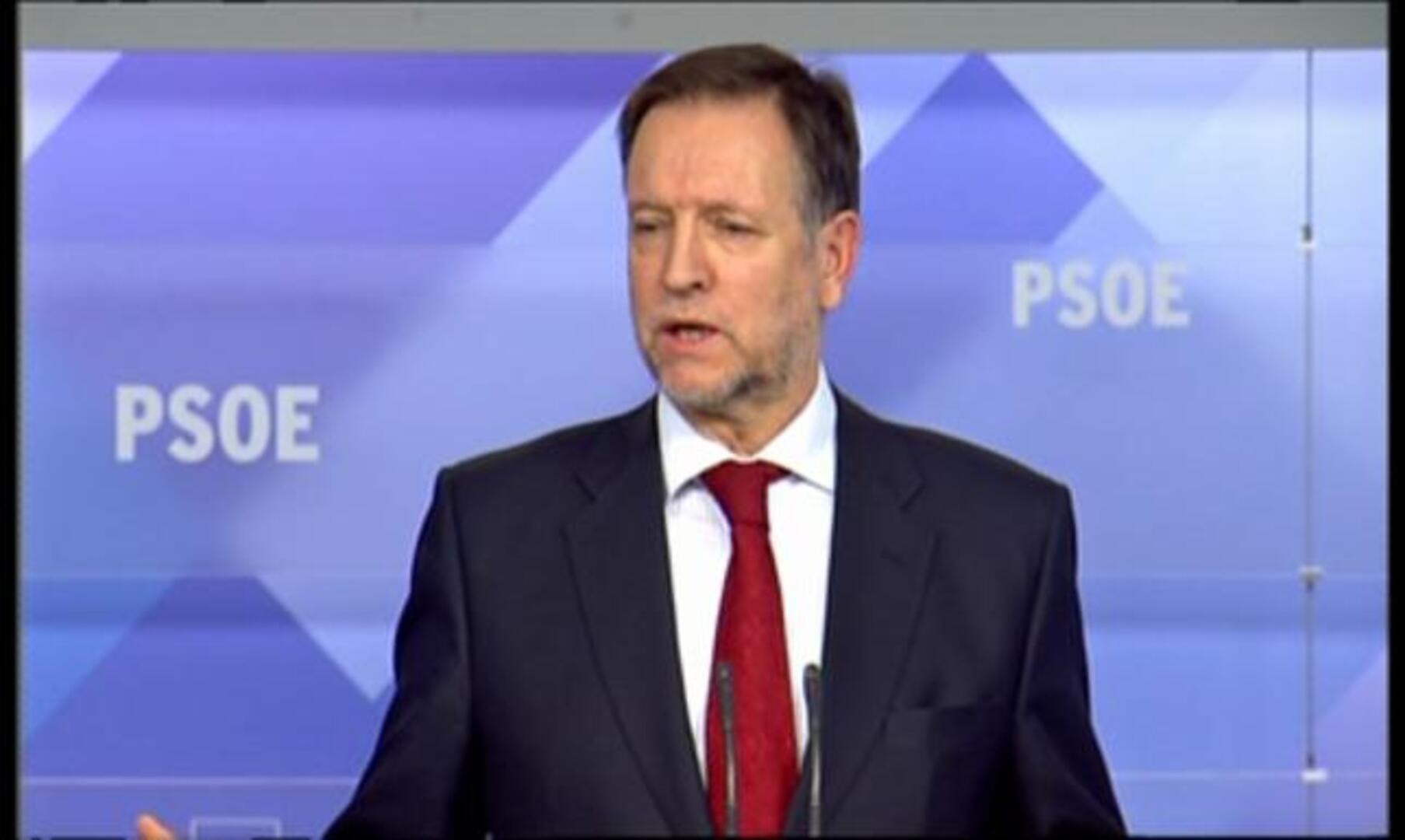 El PSOE se ceba ya con De Guindos: «Le deseamos más suerte que en Lehman Brothers»