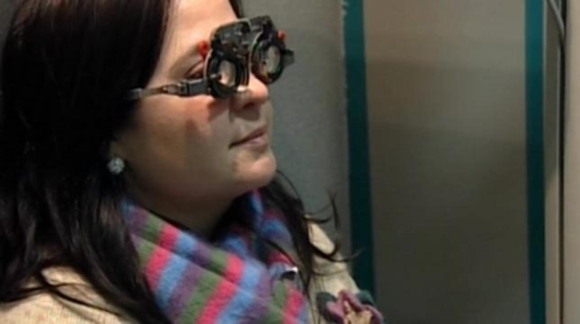 La mantis con la pequeñas gafas 3D