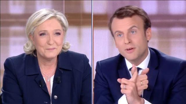 Marine Le Pen y Emmanuel Macron antes del comienzo del debate