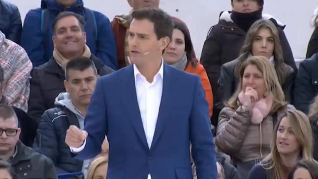 Rivera insta a Sánchez y Casado a decir con quién van a pactar