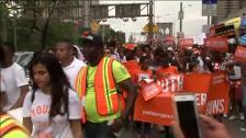 Multitudinaria marcha en Nueva York por un mayor control de las armas de fuego