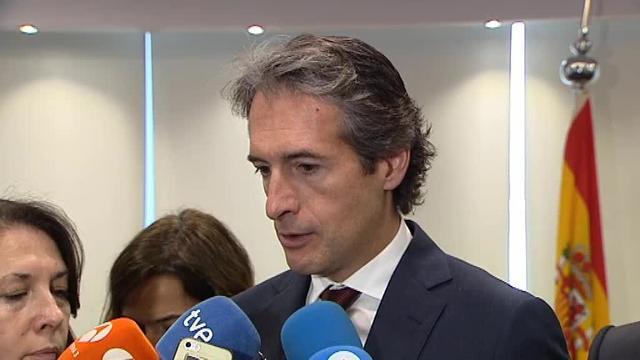 El Rey visita la exposición sobre el proyecto Arabia 2030 de energías renovables