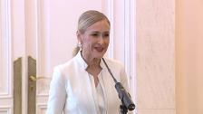 Cifuentes dimite pero se va "con la cabeza muy alta"