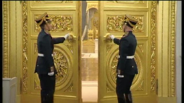 Trump reafirma a Hollande su compromiso con la OTAN y pide compartir gastos en defensa