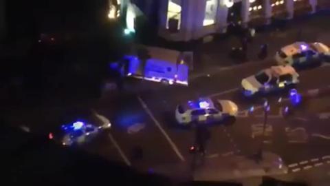 Ramos de flores en Londres por las víctimas del atentado