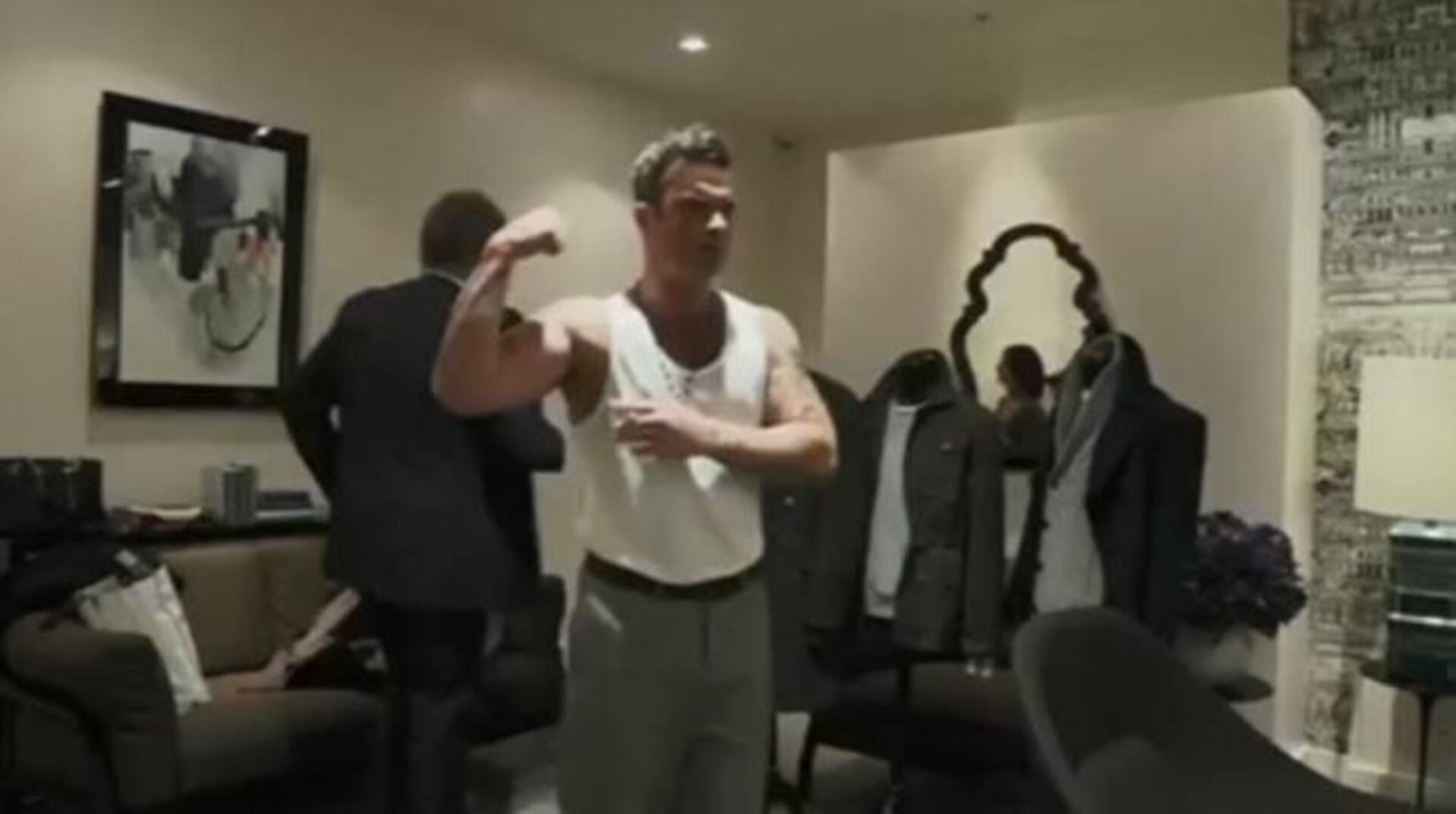 Robbie Williams lanzará el 5 de noviembre su nuevo álbum, «Take The Crown»