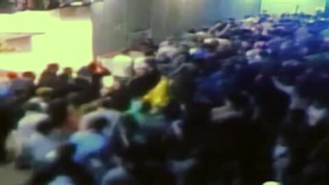 La madre de Cristina Arce, una de las fallecidas, ayer, en Madrid