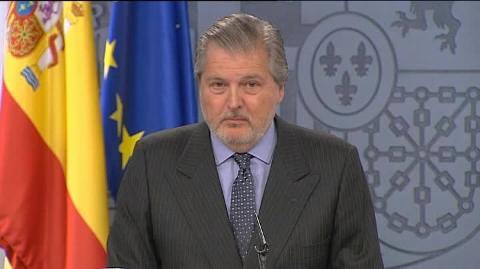 La madre de Nadia, Marga Grau, hoy con su abogado antes de declarar ante el juez