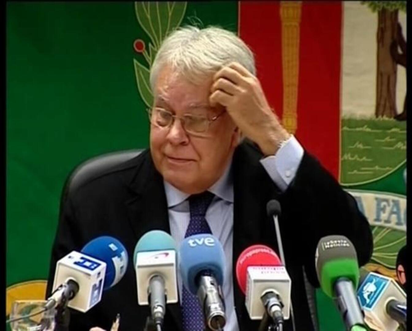 Felipe González: «¿Por qué no?, primero que sea bueno y después le ponemos el uniforme»