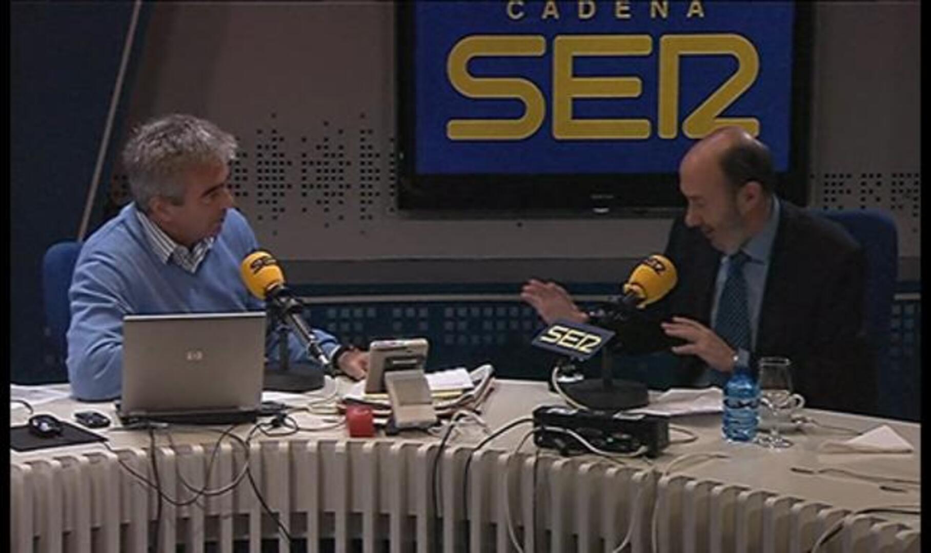 Rubalcaba: «No tengo el móvil de Rajoy»