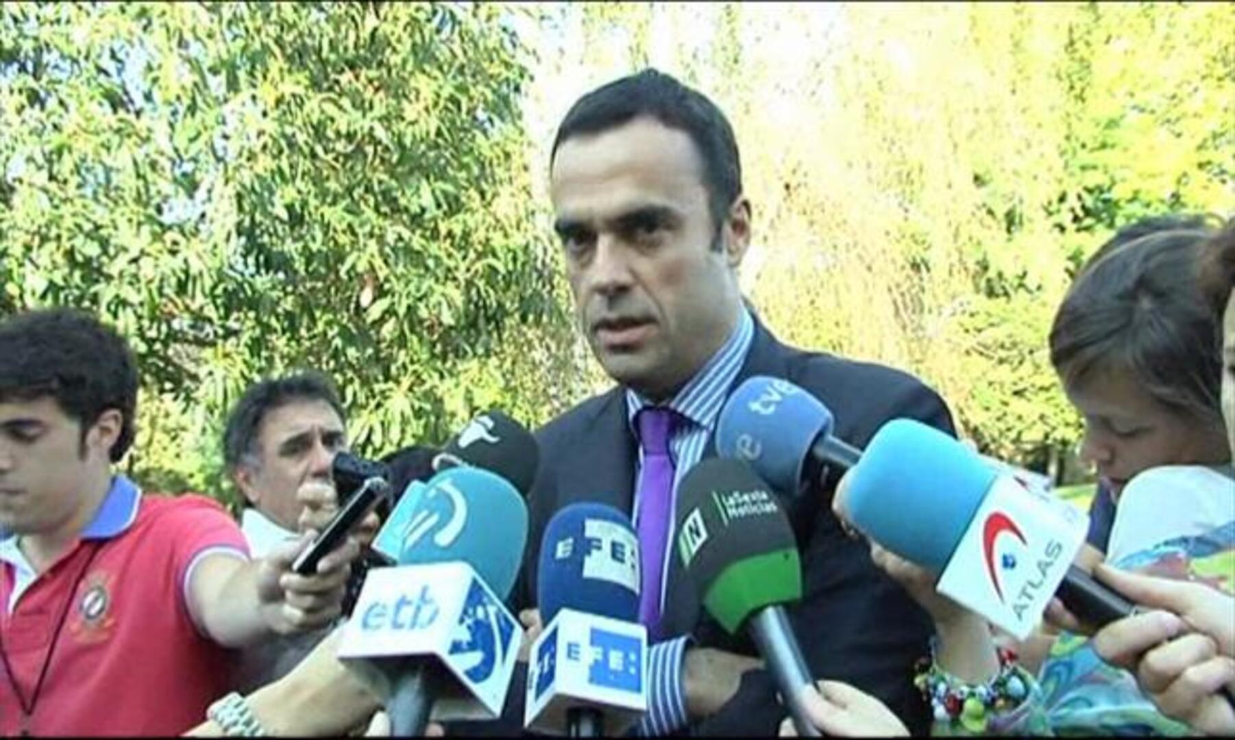 Múgica: «Aquí dentro se está gestando una estafa, una mentira y un insulto a las víctimas»