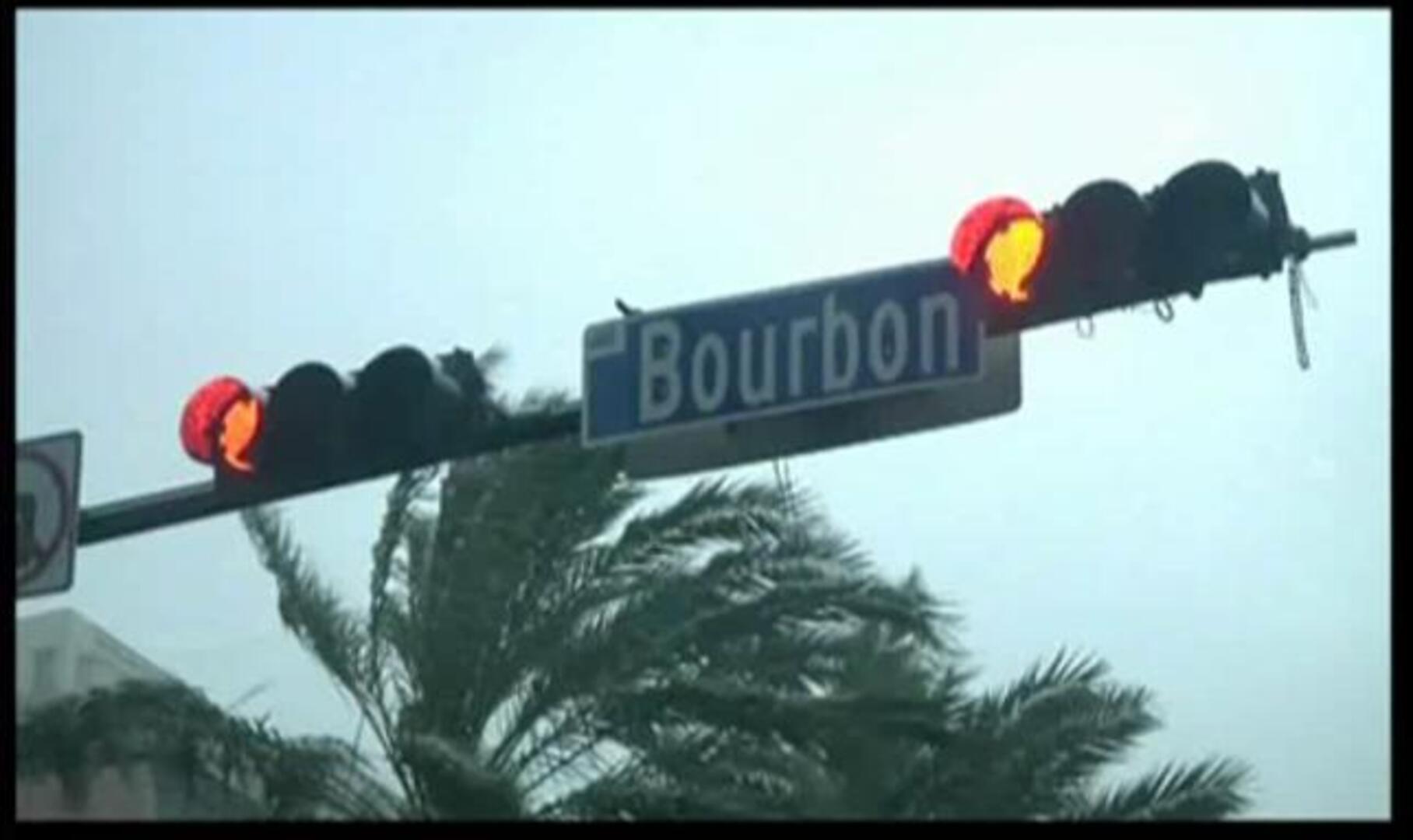 «Isaac», degradado a tormenta tropical mientras alcanza el estado de Louisiana