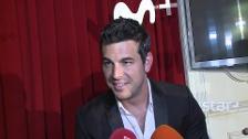 Mario Casas bromea con sus fotos junto a Blanca Suárez