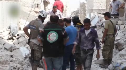 Vídeo: Niños lloran a su hermano muerto en el ataque