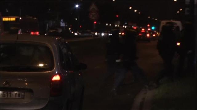 Vídeo: Disturbios en una 'banlieu' de París por la detención y sodomización con una porra de un joven africano por parte de la Policía