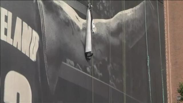 Cleveland comienza a &#039;borrar&#039; a Lebron James de la ciudad