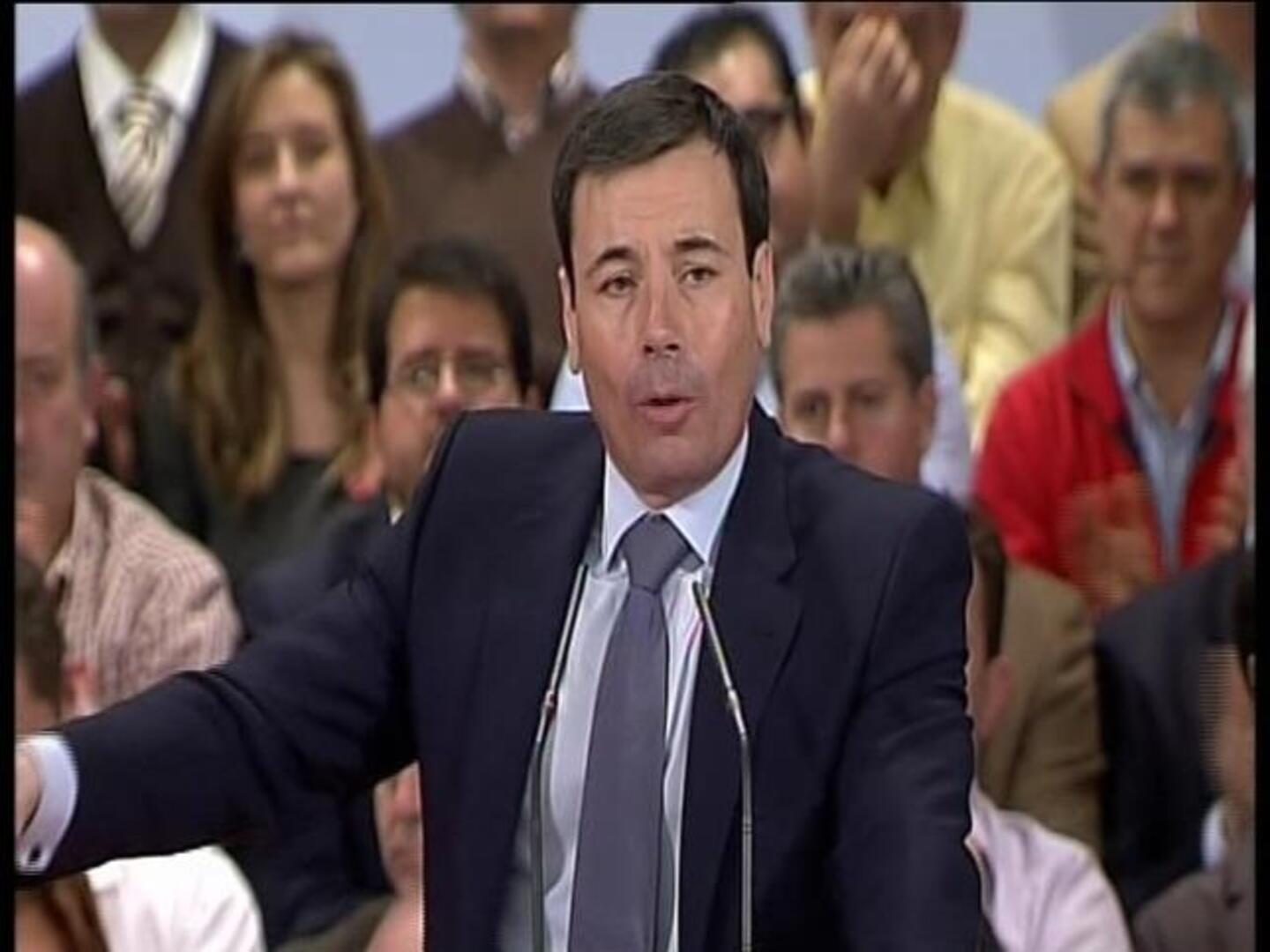 Tomás Gómez asegura que subirá los impuestos a los bancos