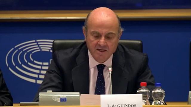 Guindos garantiza independencia del BCE a la Eurocámara