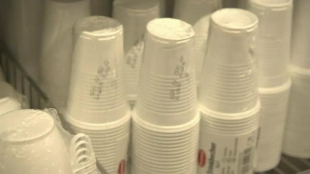 La UE declara la guerra al plástico: a partir de 2021 se prohíbe la venta de los artículos de un solo uso