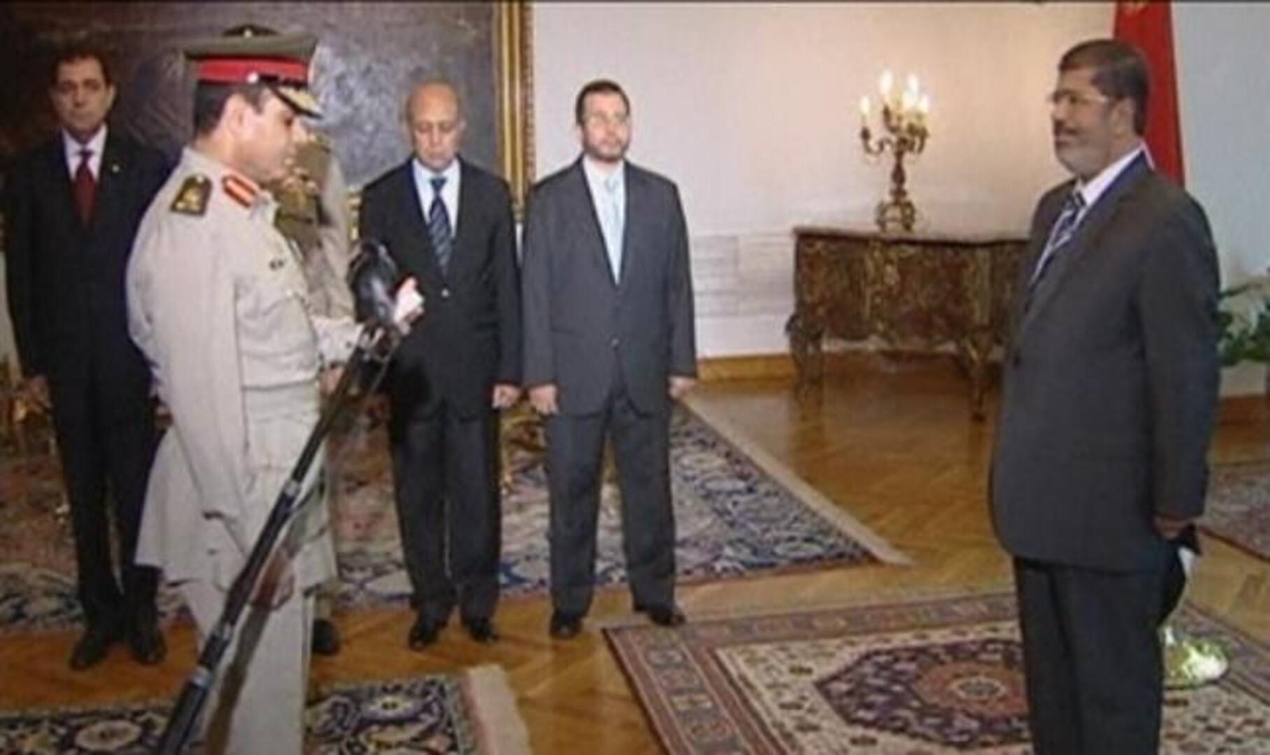 Mursi se hace con todo el poder en Egipto