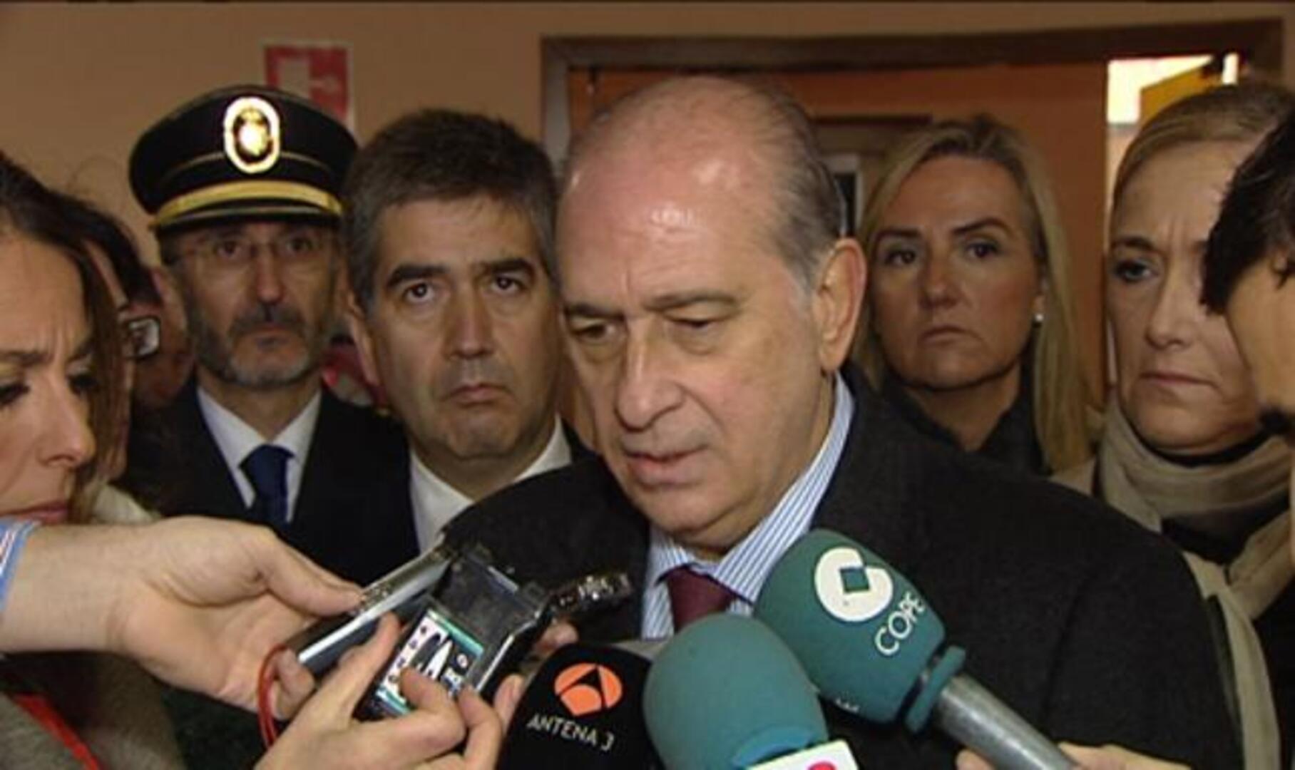 El ministro del Interior: «Sigo creyendo que el matrimonio es la unión de hombre y mujer»