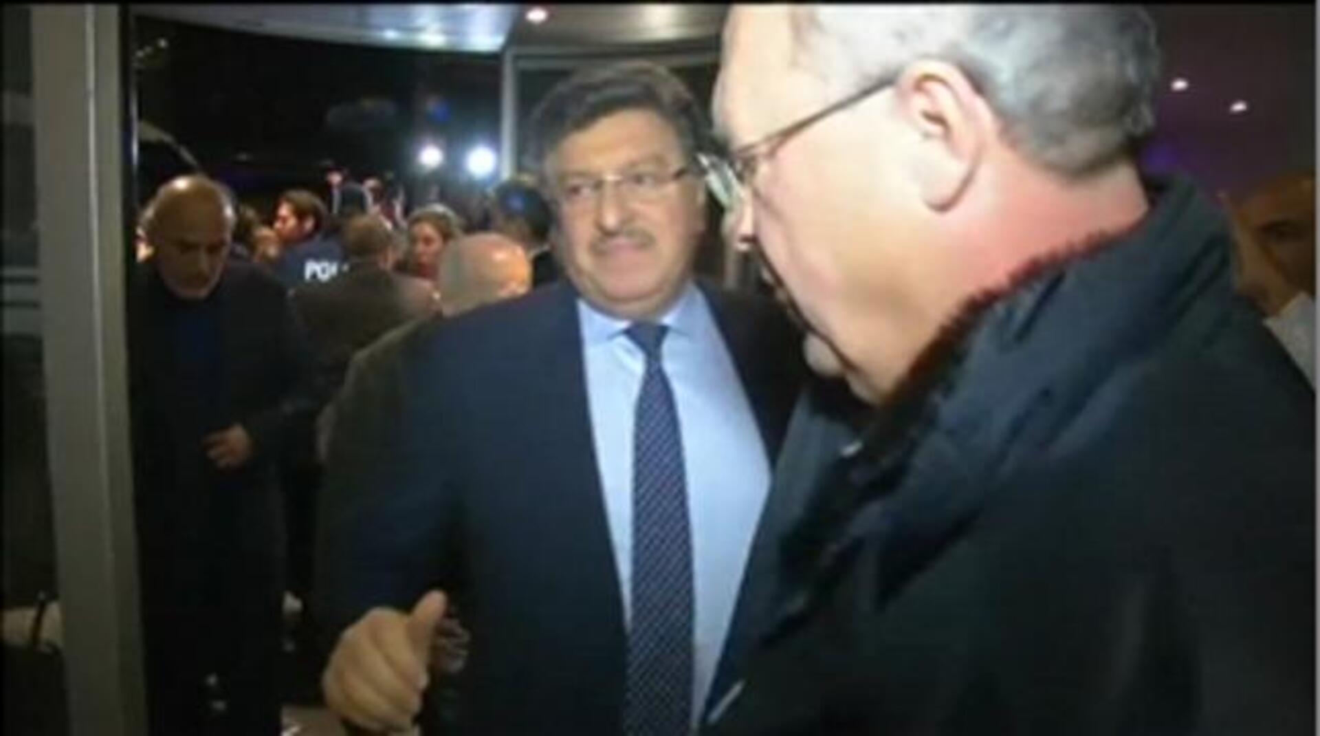 Decenas de personas participan en una manifestación contra el régimen sirio en Ginebra