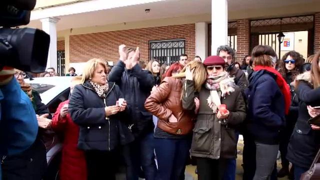 Emotiva concentración en Villanueva de la Torre (Guadalajara) por el asesinato de la joven en Meco