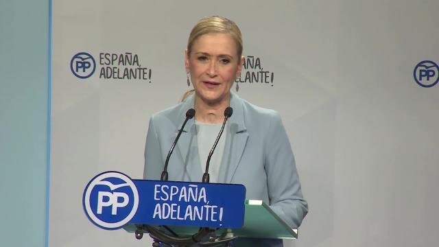 Vídeo: Cifuentes «cruza el puente» y presenta su candidatura