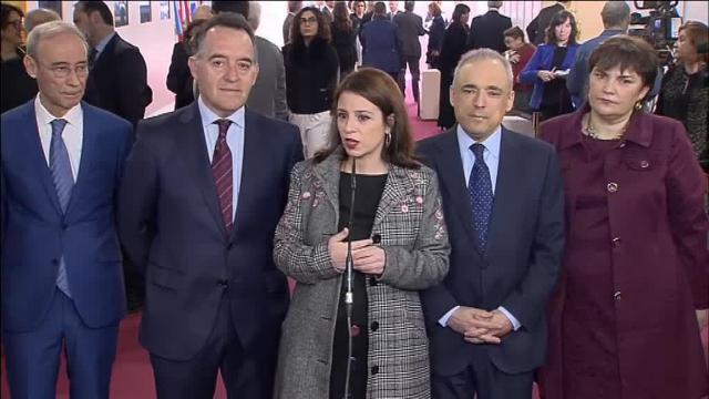 Lastra invita &quot;a dejar atrás las rencillas políticas y a estar a la altura&quot; en un día como hoy