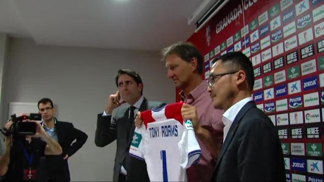 Tony Adams: «Voy a dar una patada en el culo a los futbolistas»