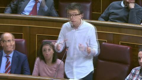 La vicepresidenta, Soraya Sáenz de Santamaría, junto al presidente del Gobierno, Mariano Rajoy, en la sesión de control