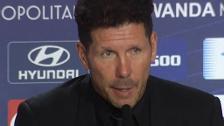 Simeone confía en que Giménez llegue al choque ante el Real Madrid: "Conociéndole estará listo para el derbi"