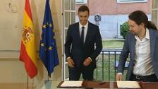 Sánchez e Iglesias firman el acuerdo para los PGE de 2019