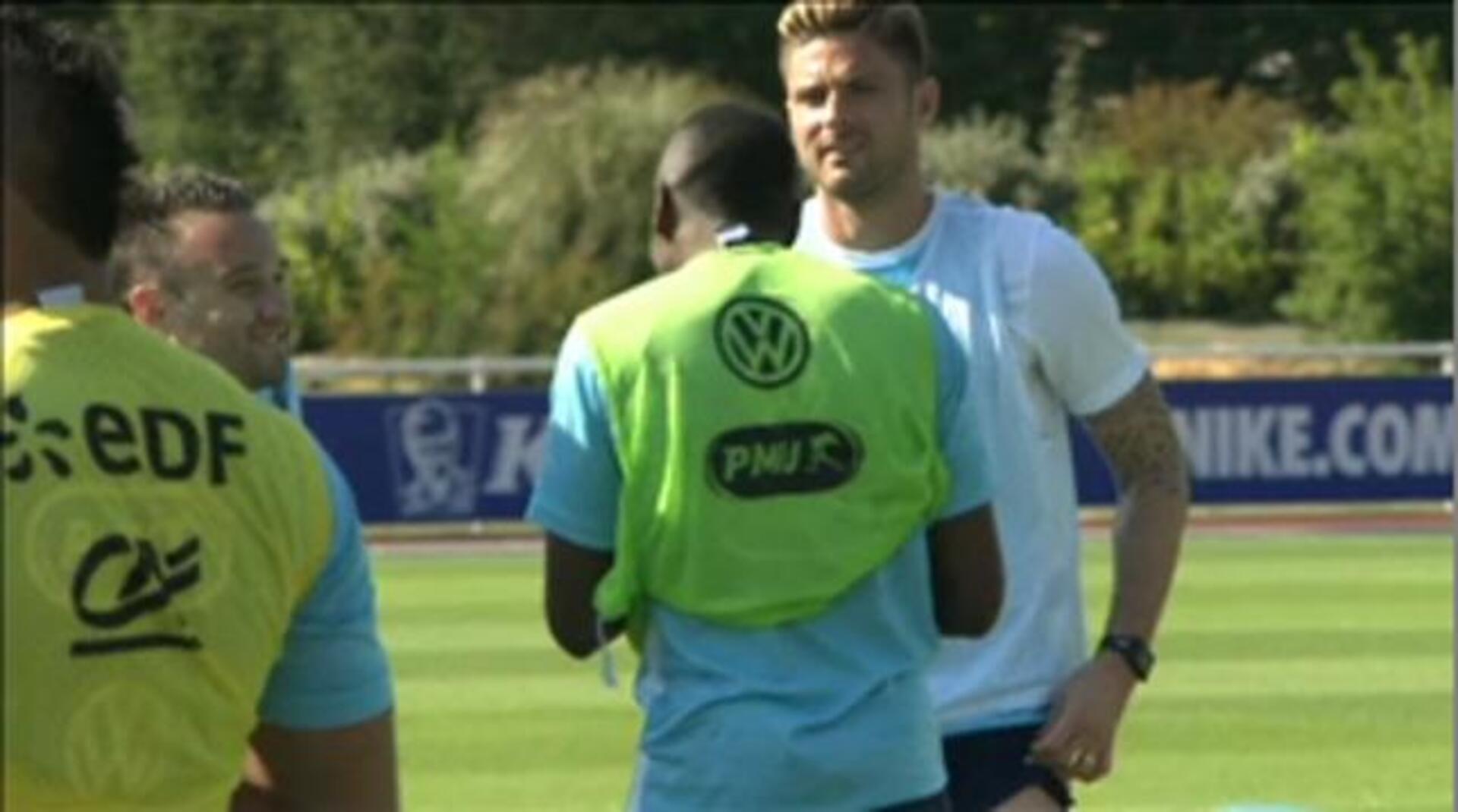 Benzema, en un coche de la policía francesa