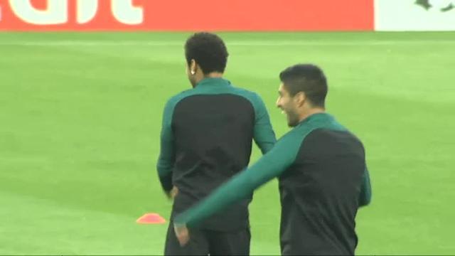 Neymar abandona el campo de La Rosaleda tras ser expulsado por Gil Manzano