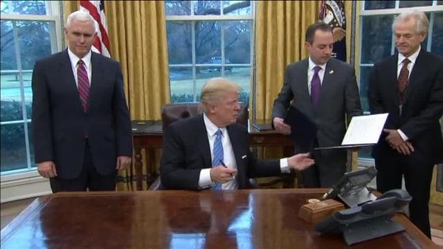 Donald Trump reunido con varios líderes empresariales