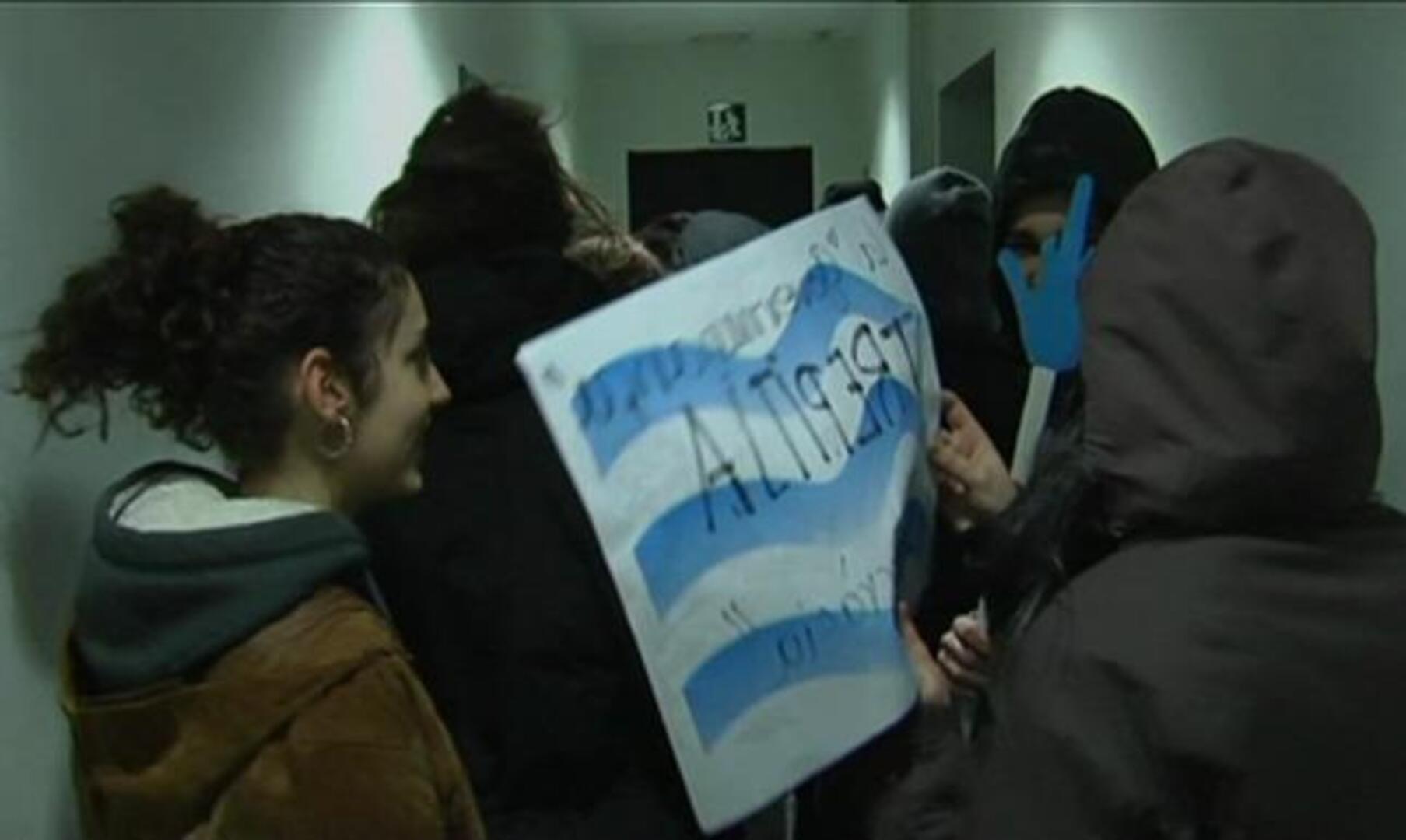 Doce detenidos en los altercados durante la manifestación universitaria en Barcelona