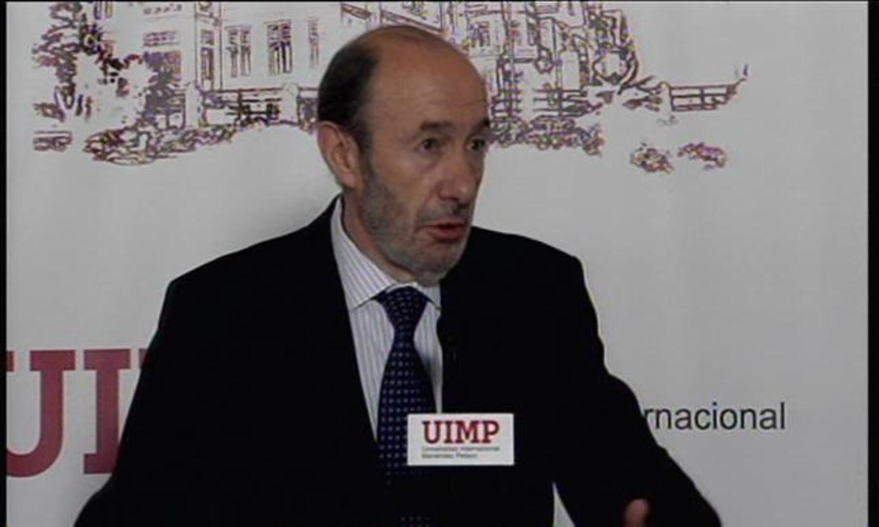 Rubalcaba insiste en culpar a la banca: «Hay una responsabilidad que alguien tiene que asumir»