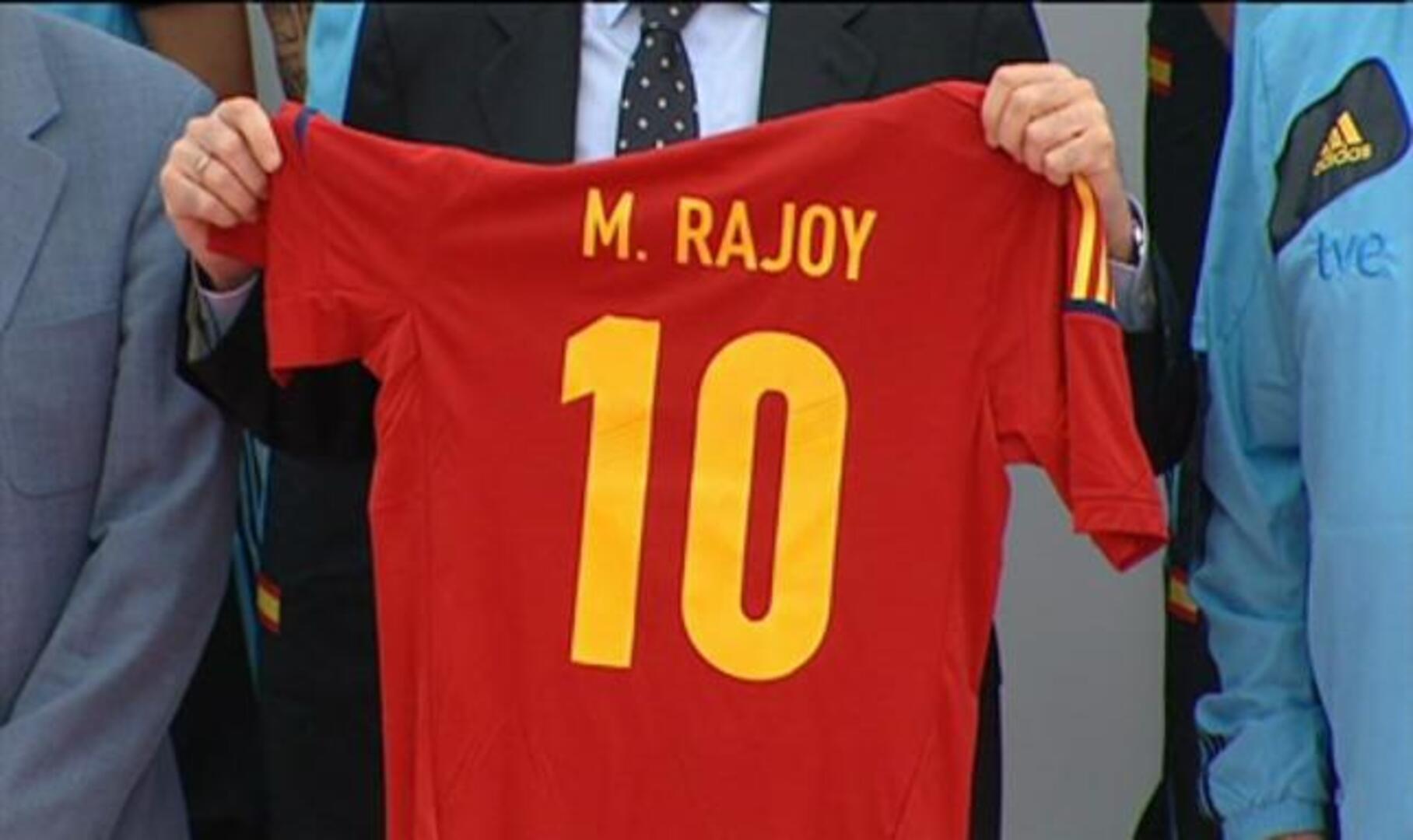 Rajoy: «Los españoles necesitan esta alegría en estos tiempos tan complejos»