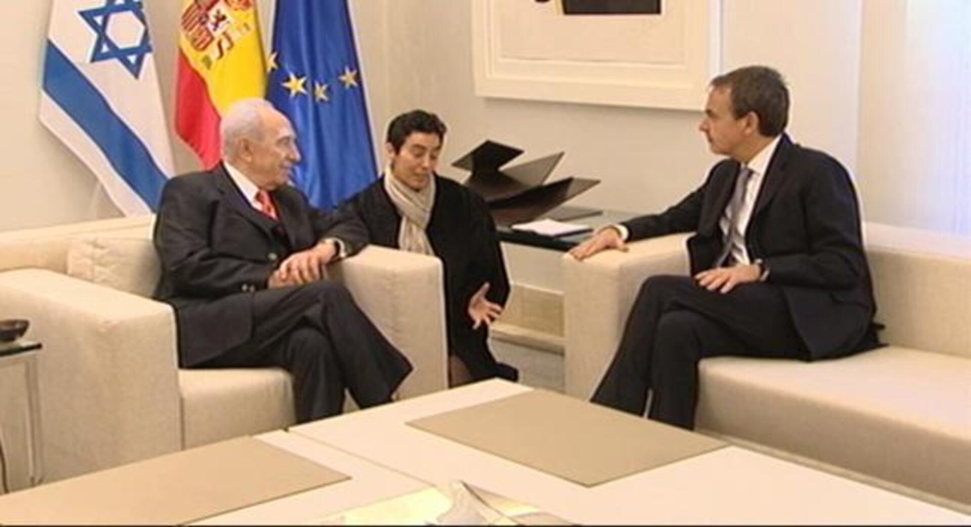 Zapatero y Peres abogan por acompañar las «ansias democráticas de los árabes»