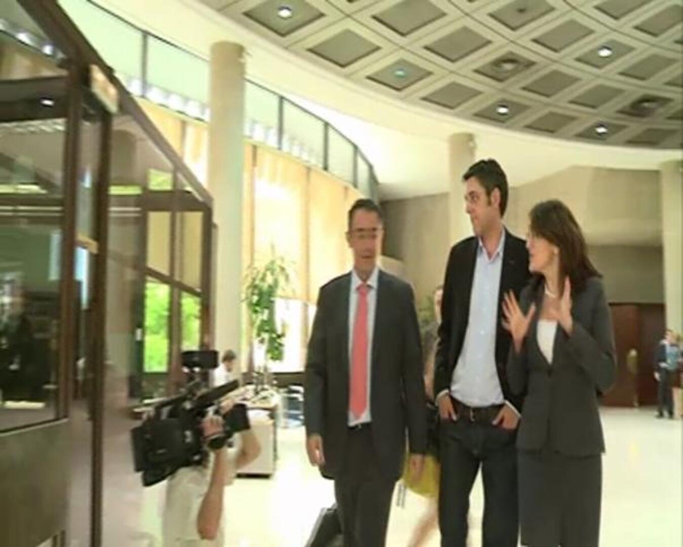 El PSOE presenta un recurso ante el Constitucional y emplaza a otro «la semana que viene»