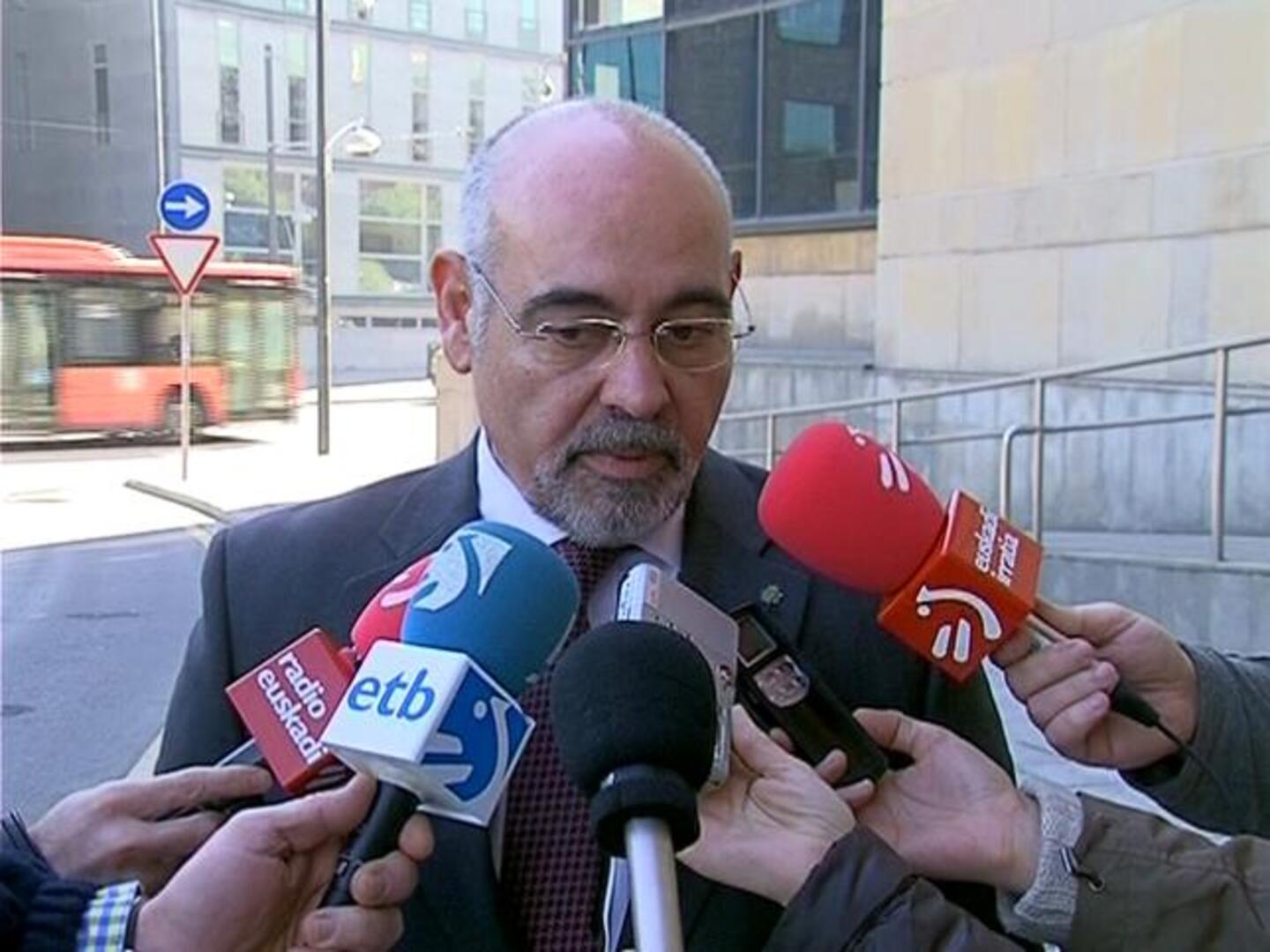 Eguiguren no asiste al acto batasuno de hoy, pero lo califica de «una oportunidad para la paz»