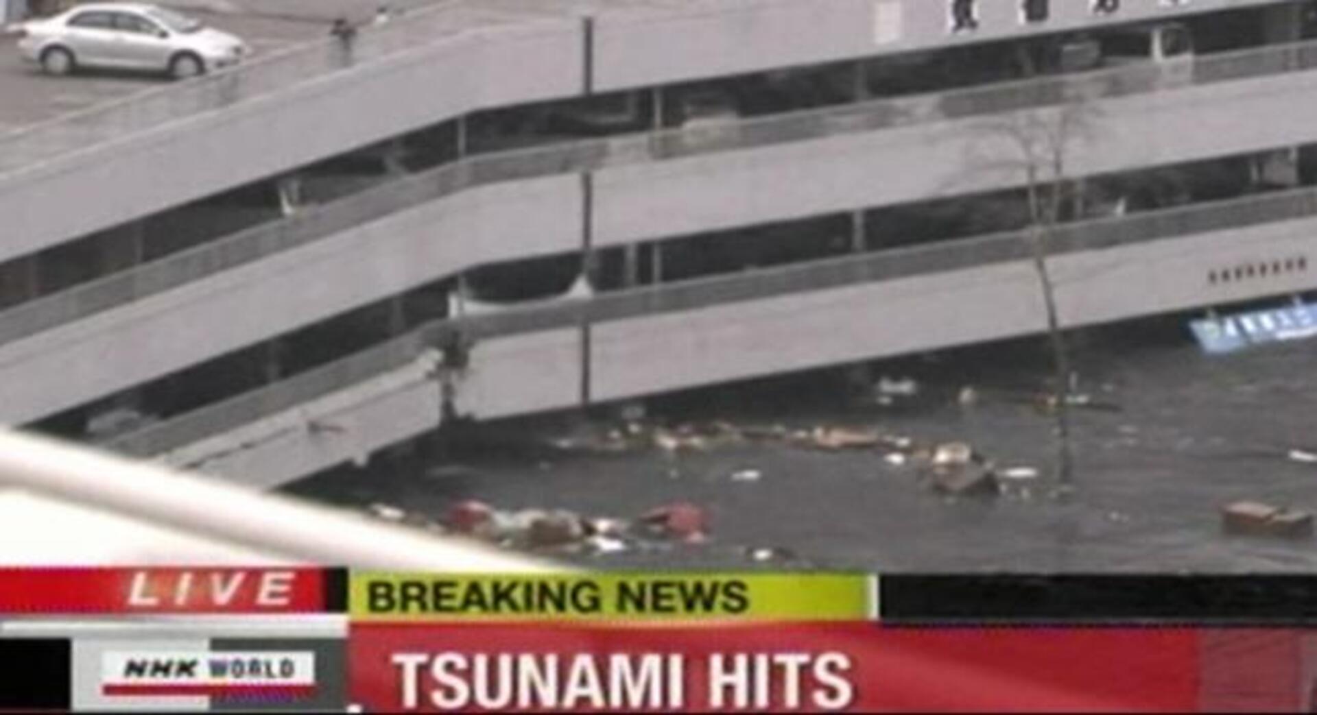 Vídeo: Los barcos entran en las autopistas japonesas por culpa del tsunami