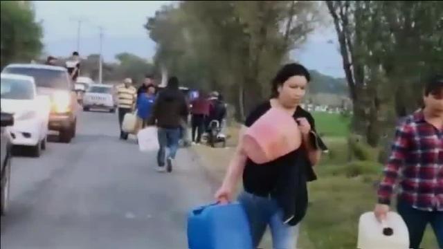 Al menos 20 muertos al explotar una toma clandestina de combustible en México