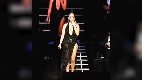 Jennifer Lopez compartió esta imagen donde sale con Marc Anthony en un momento del concierto del puertorriqueño en Nueva York