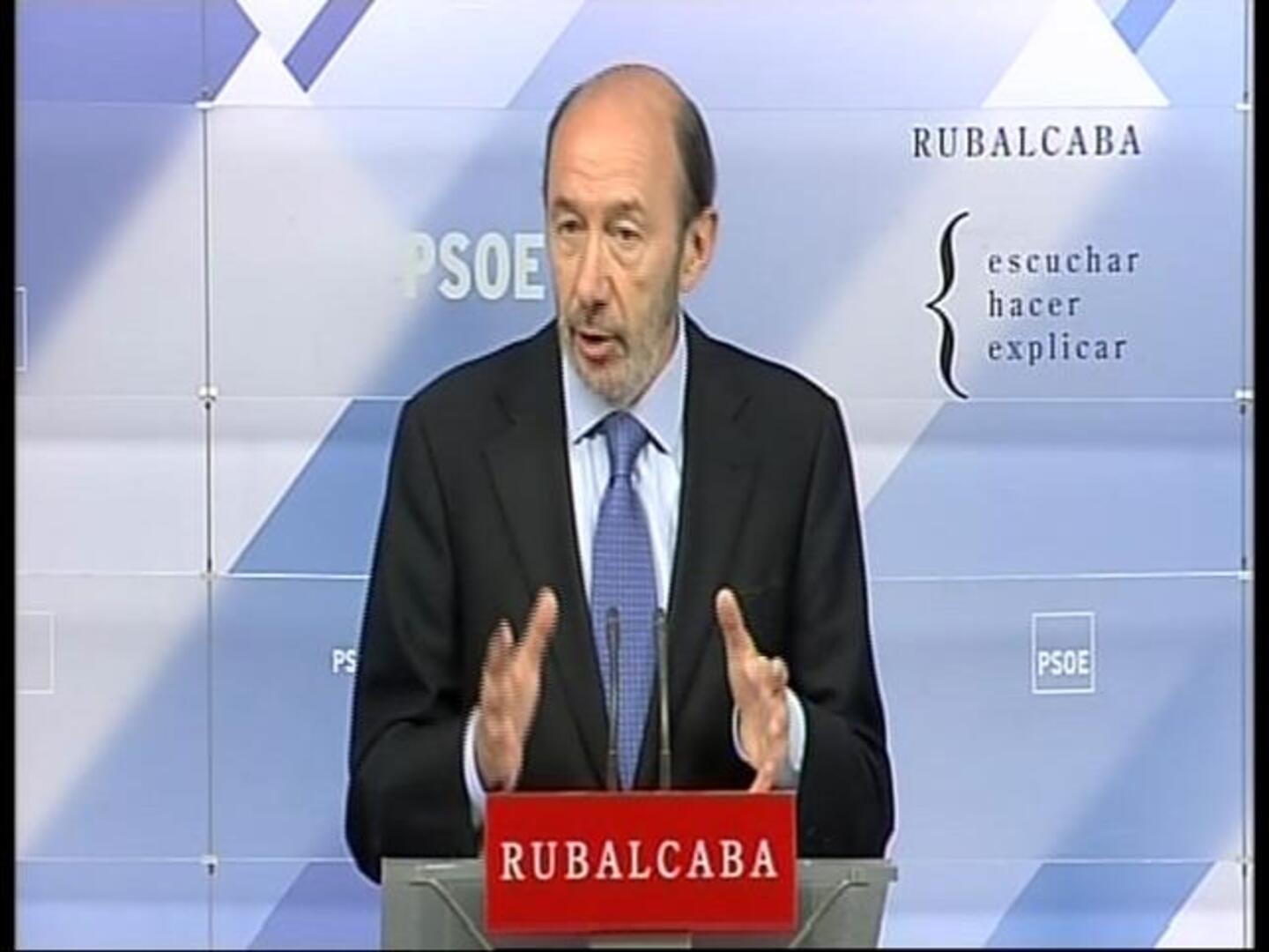 Rubalcaba pide a sindicatos y patronal un acuerdo urgente para moderar salarios y beneficios
