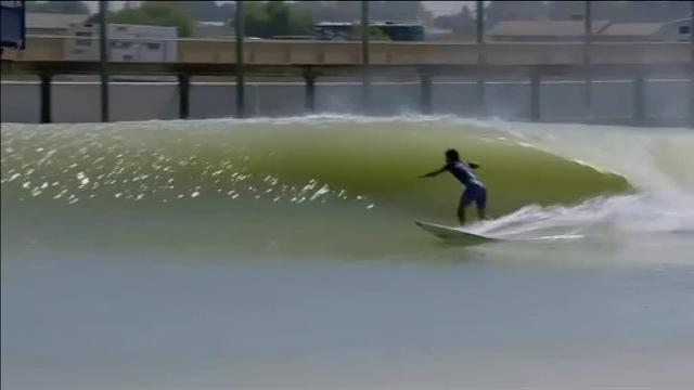 El surfista Gabriel Medina desafía a la gravedad en las playas de California