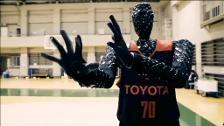 Un robot vence a tiros libres a dos jugadores profesionales de baloncesto en Japón